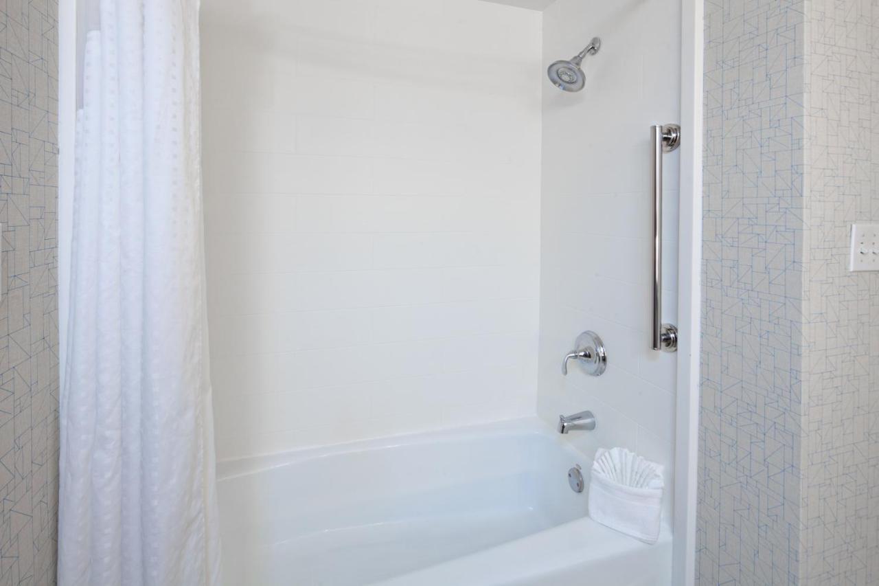 Holiday Inn Express & Suites Oakland - Airport By Ihg Luaran gambar